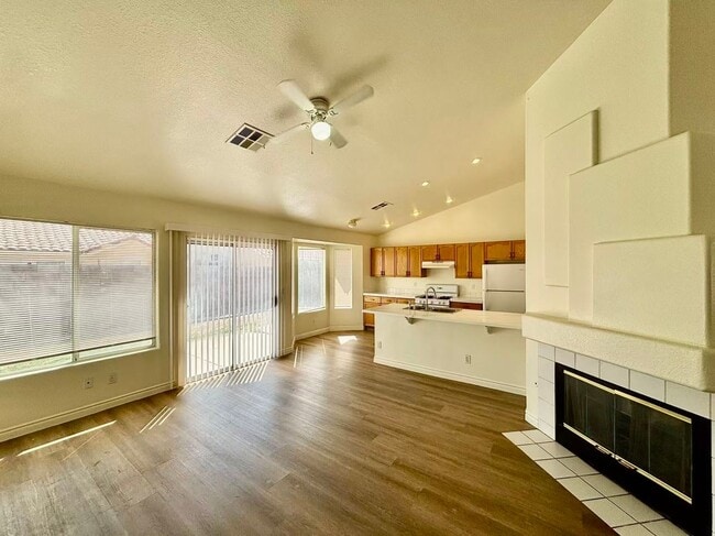 Building Photo - Charming single-story home