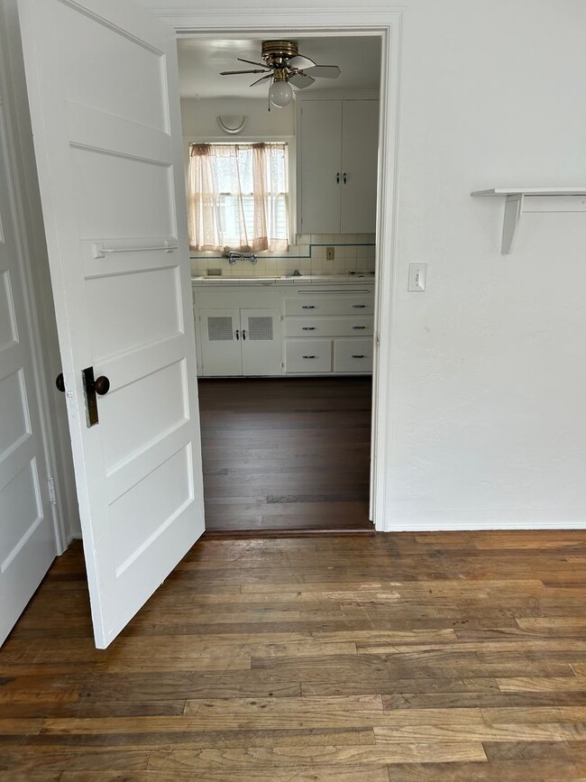 Building Photo - 2 Br 1 Ba available Now