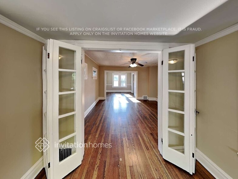 Building Photo - 862 Carpenter Ave