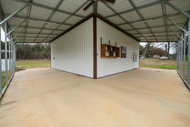 Building Photo - 1284 Buchanan Rd