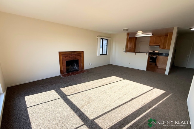 Building Photo - Bright Multi-Level 4BR Home with Two Primary Bedrooms