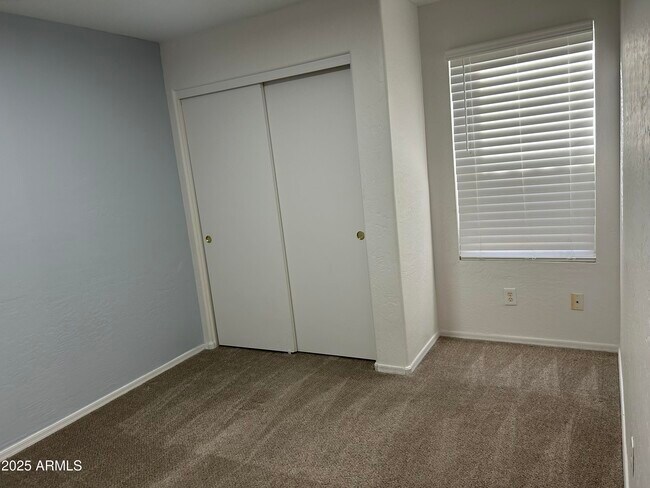 Building Photo - 2221 E Union Hills Dr