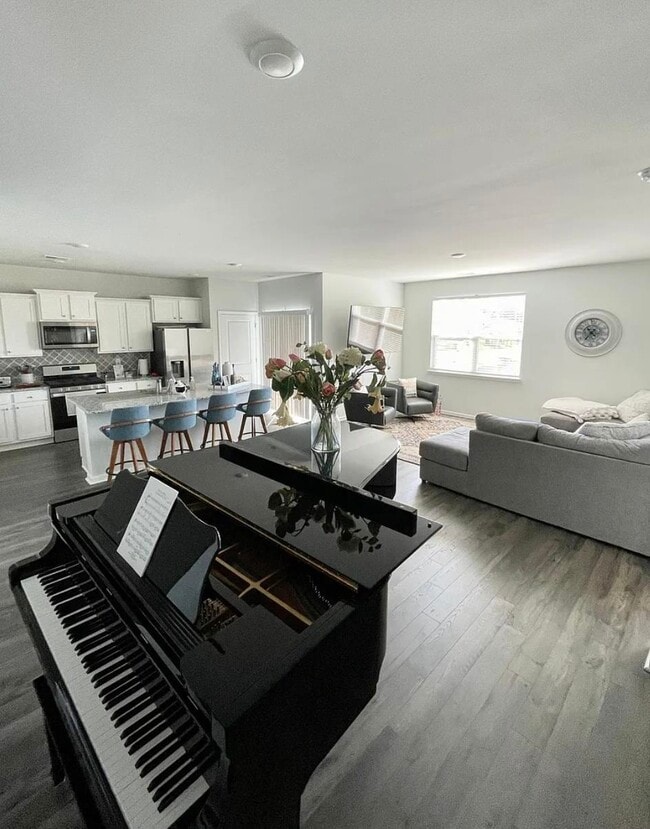 Building Photo - 2156 Ainsley Dr