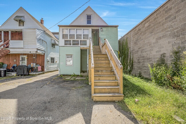 Building Photo - 7 Plum Pl