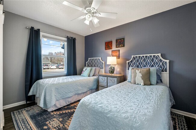 Building Photo - 110 SE 13th St