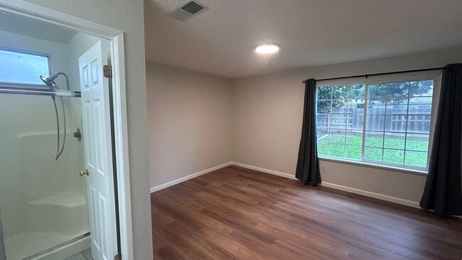 Building Photo - 1917 Coral Oak Ct