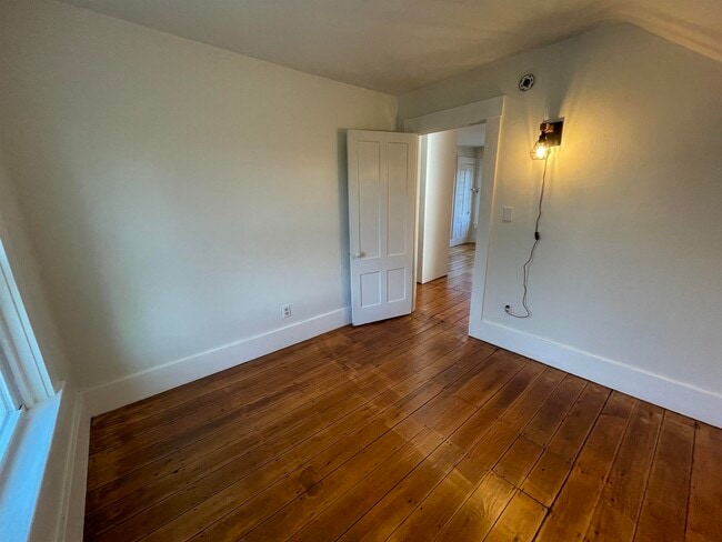 Building Photo - 87 Granger St