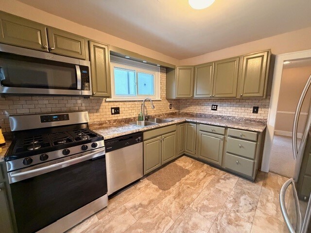 kitchen - 110 Lowell Ave