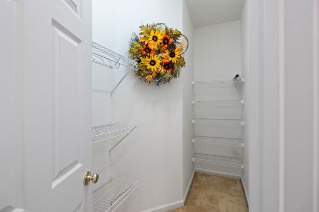 Building Photo - End Unit Townhome - 4 Bedrooms with First ...