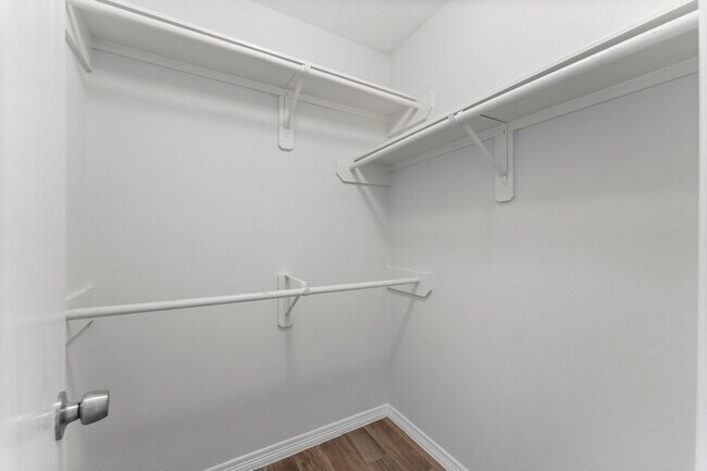 Building Photo - 5041 Willow Point Dr