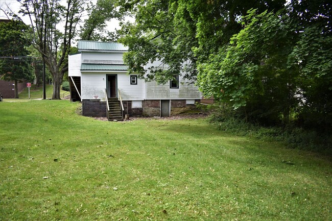 Building Photo - 1029 School St