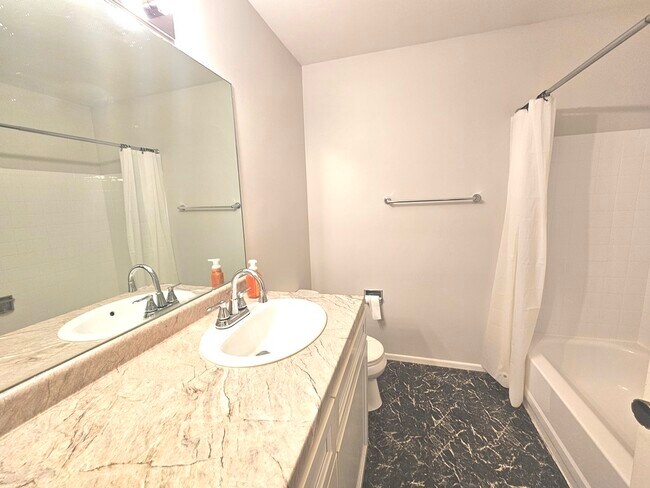 Building Photo - 573 Greystone Ln