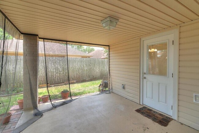 Building Photo - 4321 Holly Ridge Dr