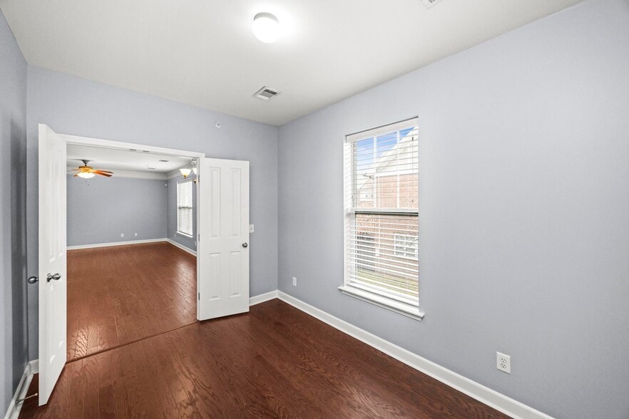 Building Photo - 2310 Elliott Ave