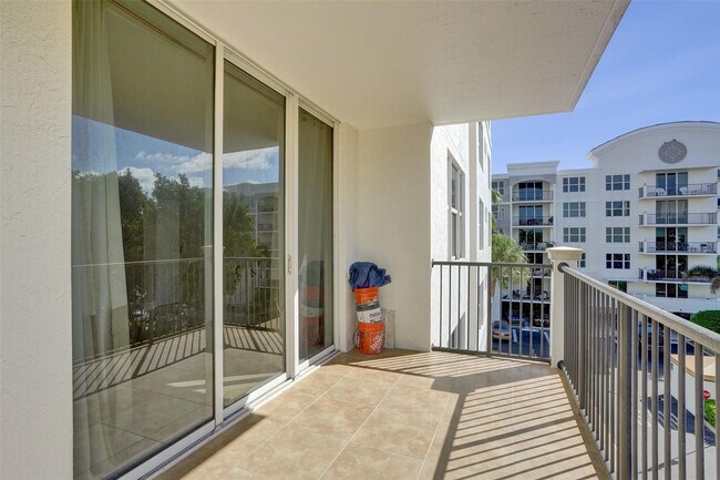 Building Photo - 101 S Ocean Dr