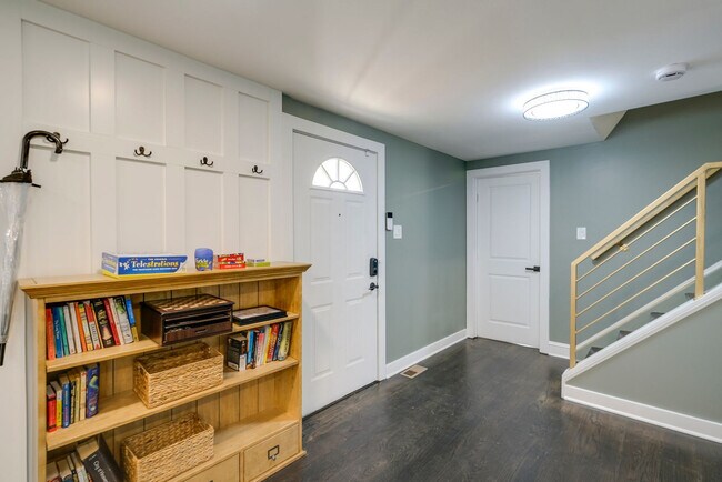 Building Photo - 500 Shelfar Pl