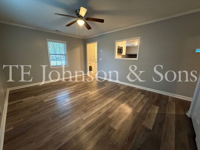 Building Photo - Modern Comfort with a Fenced Yard in Winston-Salem