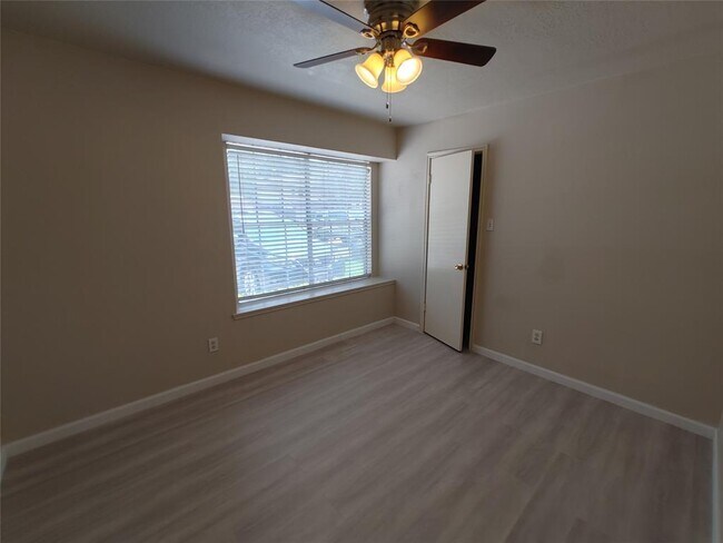 Building Photo - 28811 Sedgefield St