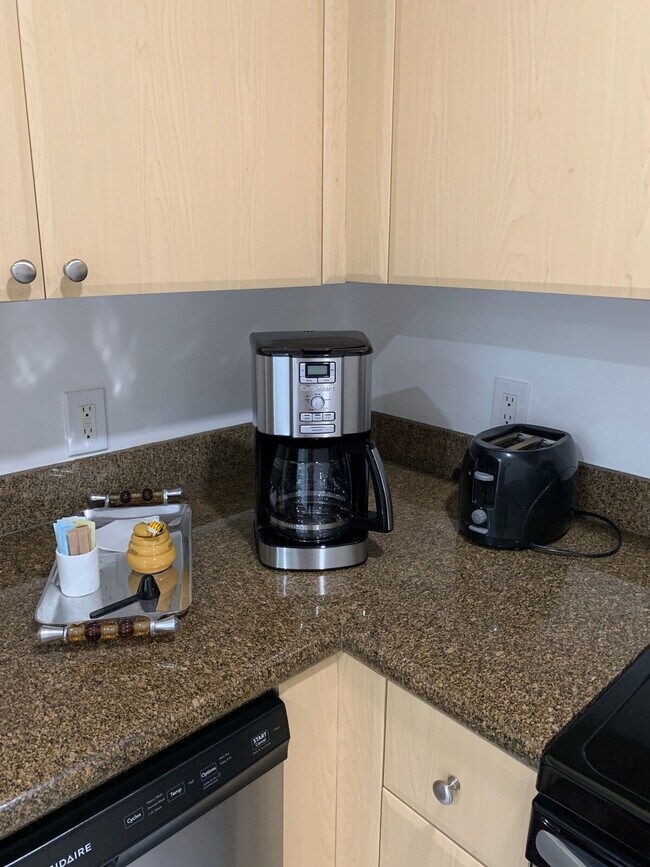 Building Photo - 2280 SW 32nd Ave