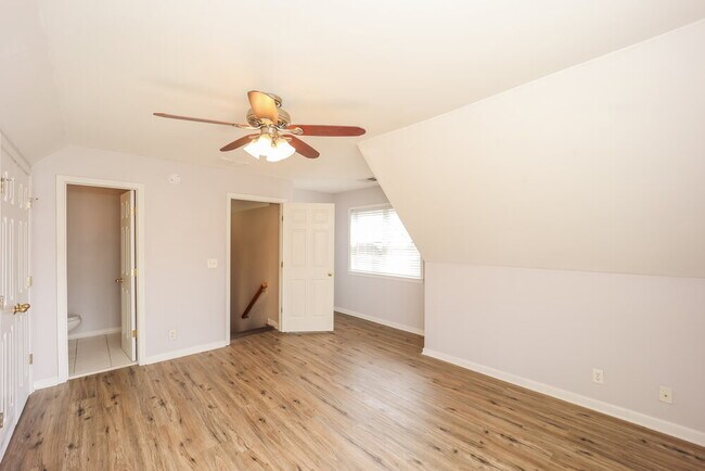 Building Photo - 84 Columns Way