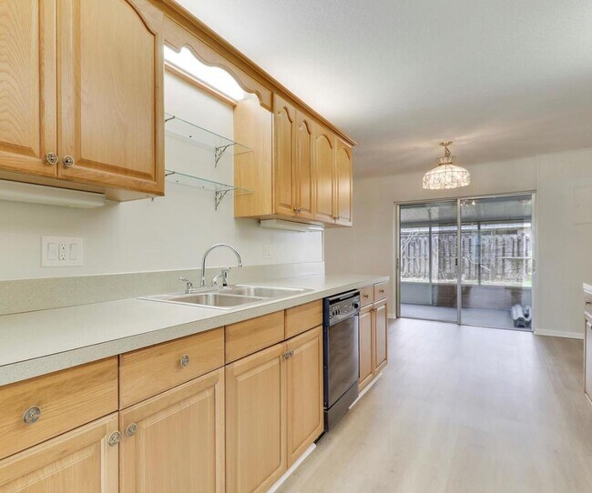 Building Photo - 8810 SE Hobe Ridge Ave