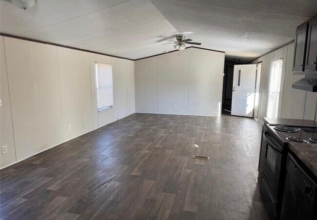 Building Photo - 511 County Rd 2218