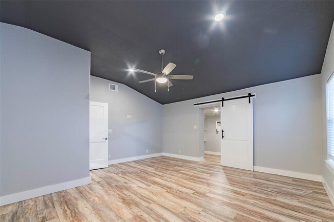 Building Photo - 620 Galston
