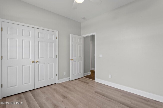 Building Photo - 412 Azalea Dr