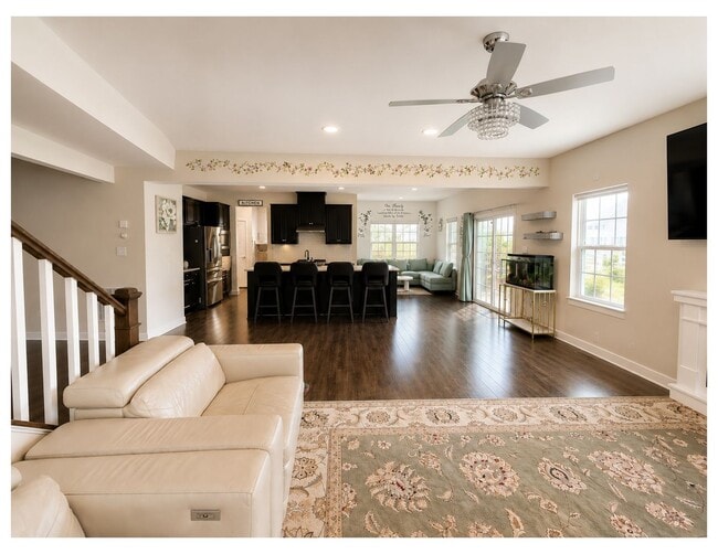 Building Photo - 805 Llanelli Dr