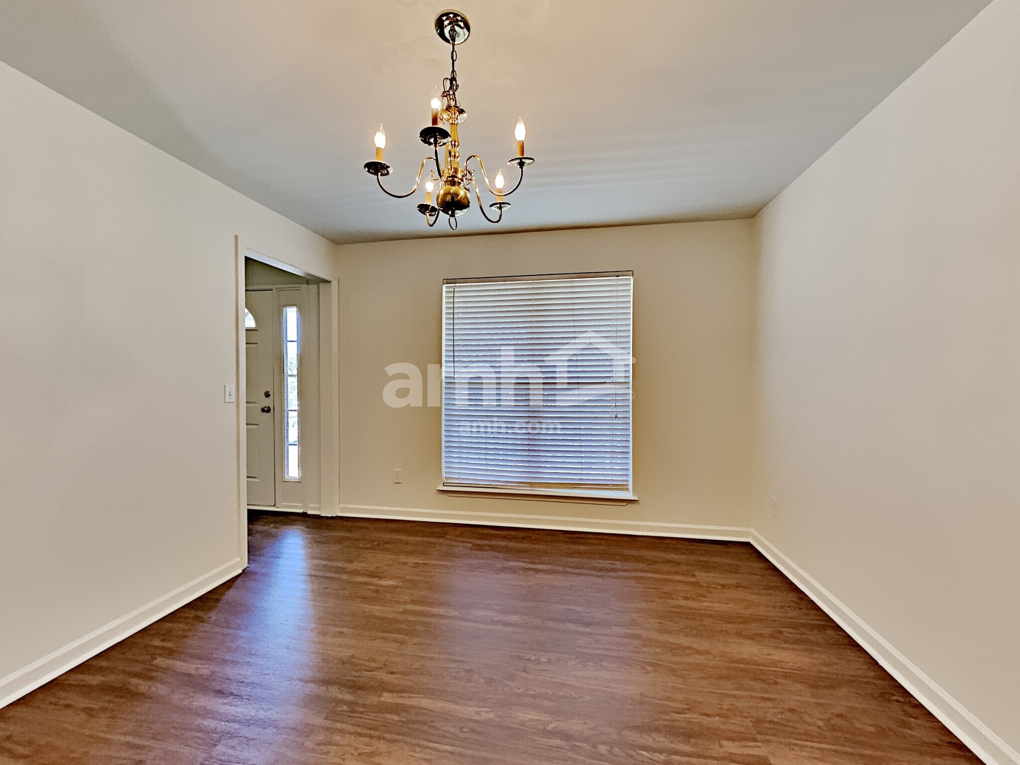 Building Photo - 117 Rock Glen Ct