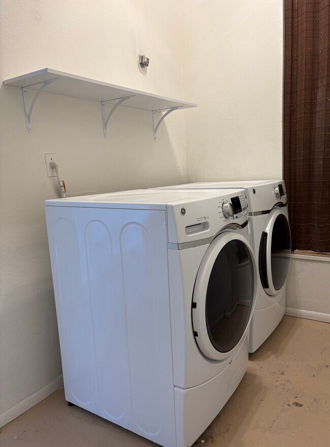 Separate Laundry Area - 2715 S Cottonwood