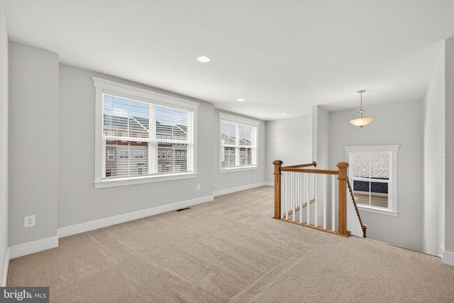 Building Photo - 513 Parkland Dr