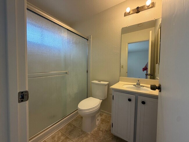 Building Photo - 2813 Pepper Oaks Dr