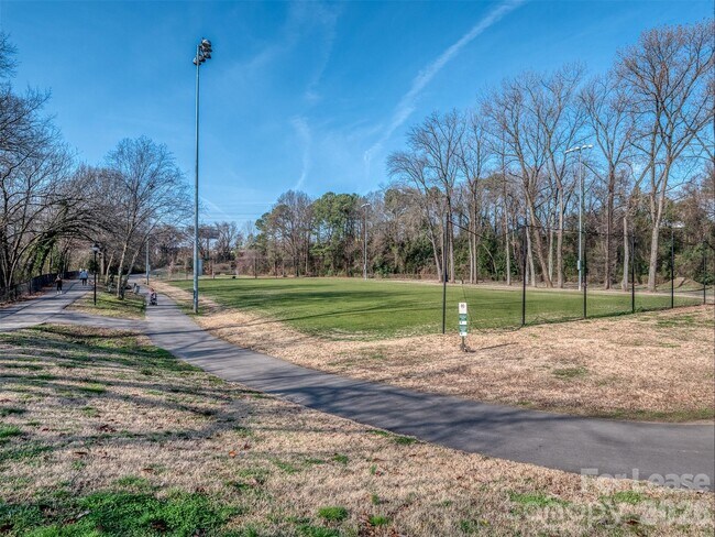 Building Photo - 1101 W 1st St
