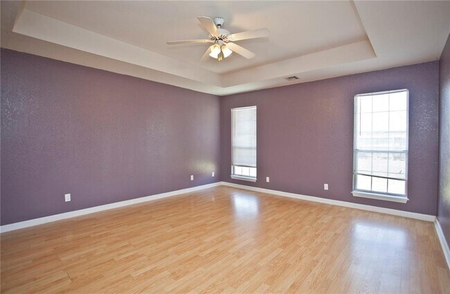 Building Photo - 281 Stein St