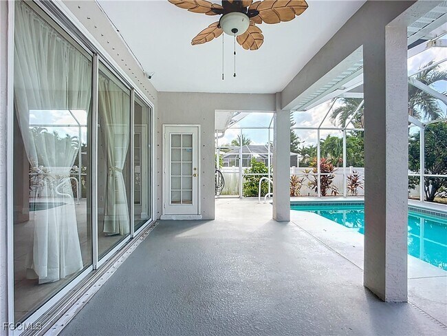 Building Photo - 4930 SW 25th Ct