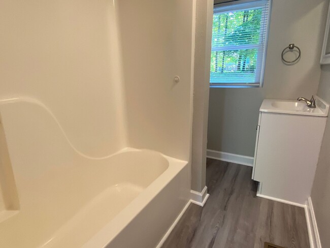 Building Photo - COMING SOON - 2 Bedroom 1 Bathroom Home in...