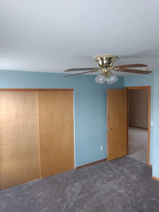 Building Photo - 3 Bedroom 2 Bath House in Thornton Available Now!