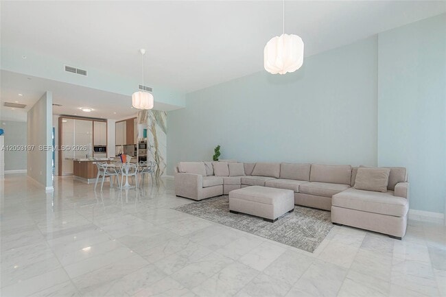 Building Photo - 2821 S Bayshore Dr