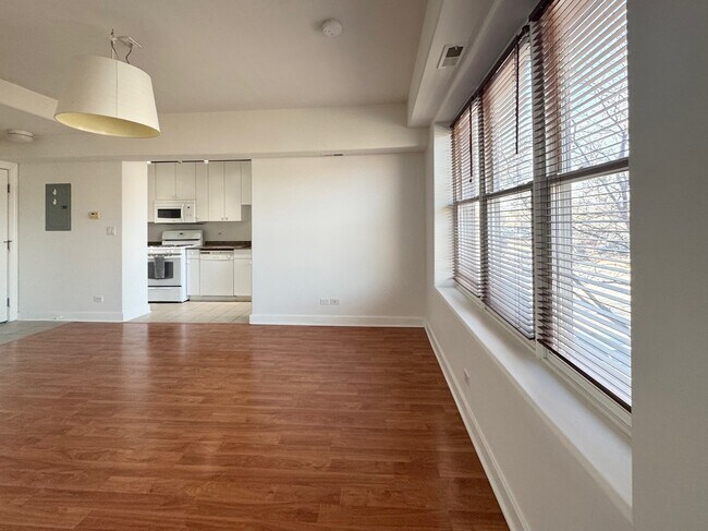 Building Photo - 4335 W Irving Park Rd