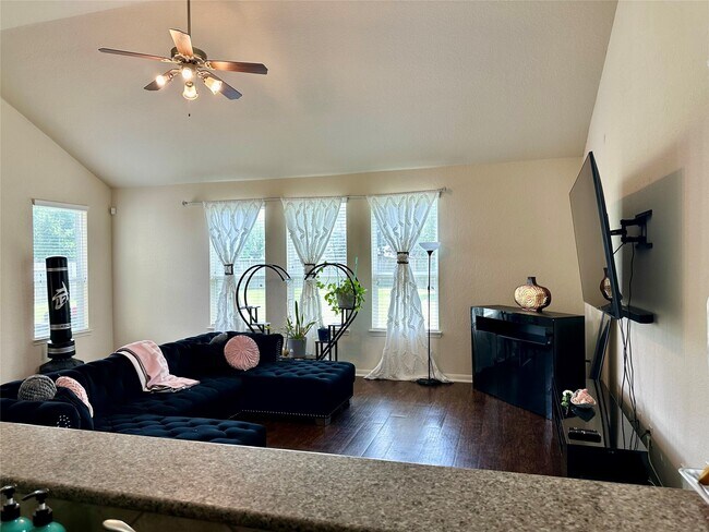 Building Photo - 18622 Each Elm Way