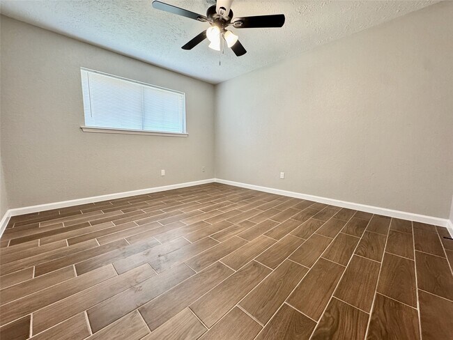 Building Photo - 15218 Falcon Ridge Dr