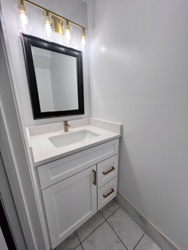 Building Photo - 1423 K St SE