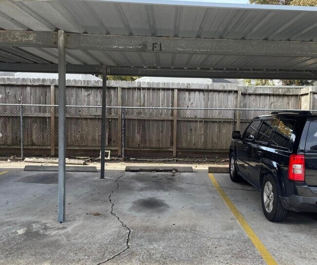 Building Photo - 9707 Richmond Ave.