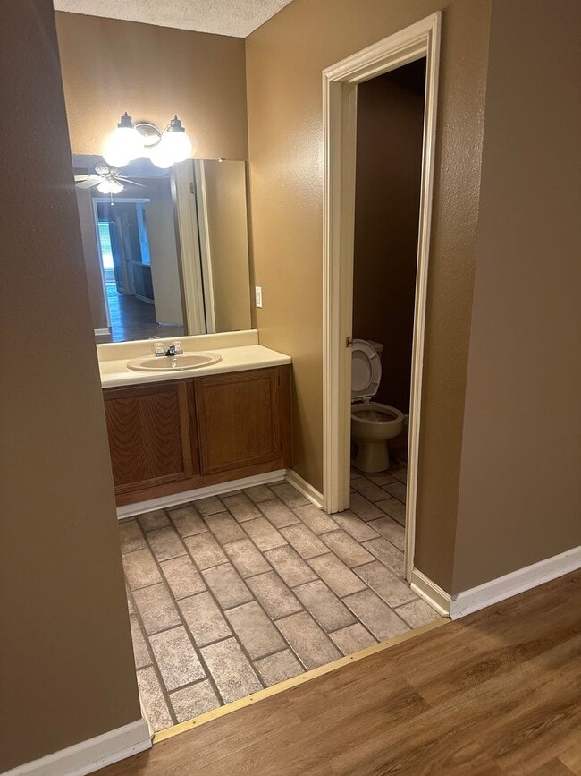 Building Photo - 2 bedroom 2 bath townhouse in Thibodaux