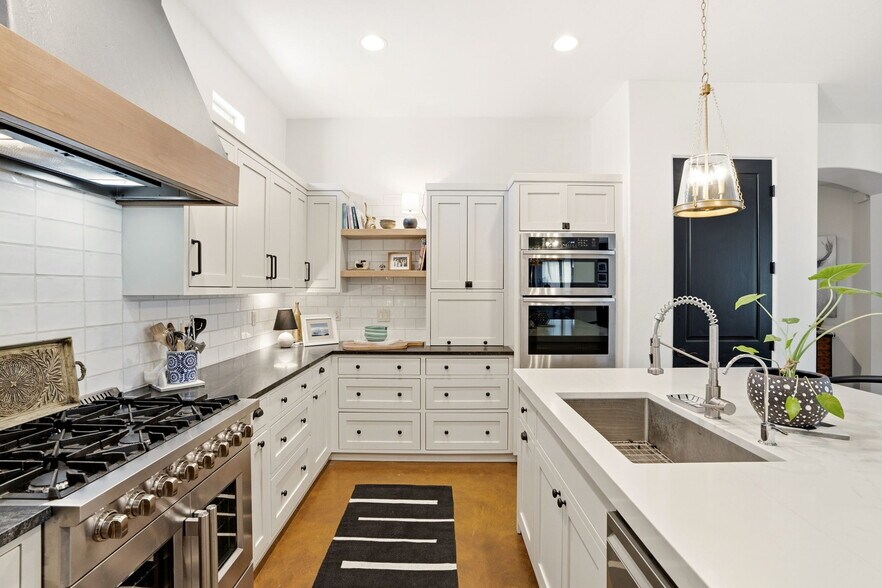 Building Photo - 42 Calle Maria Elena