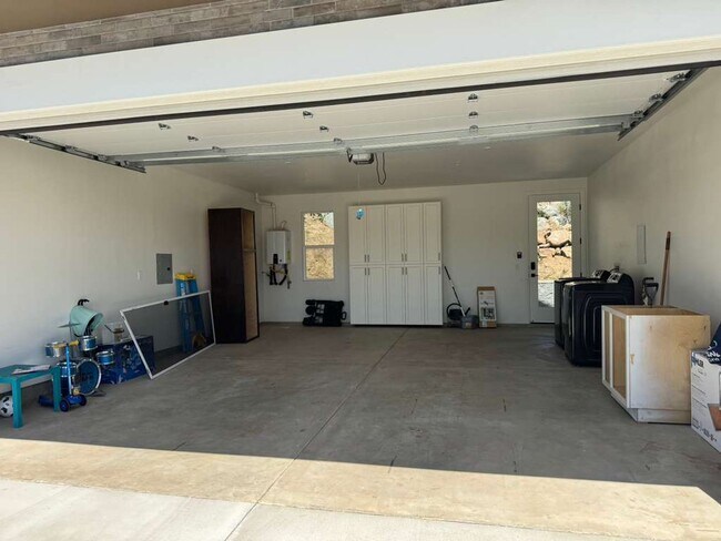 Building Photo - Brand New Upstairs Unit