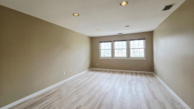 Building Photo - 173 Colony Dr