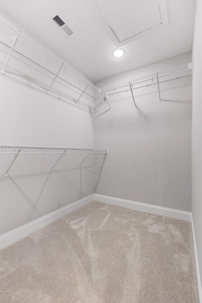 Building Photo - NEW 2 Bedroom Townhome in Cleveland!