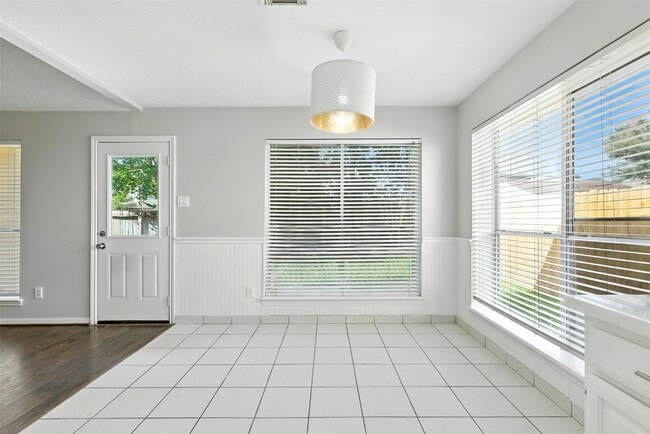 Building Photo - 5307 Oak Falls Dr